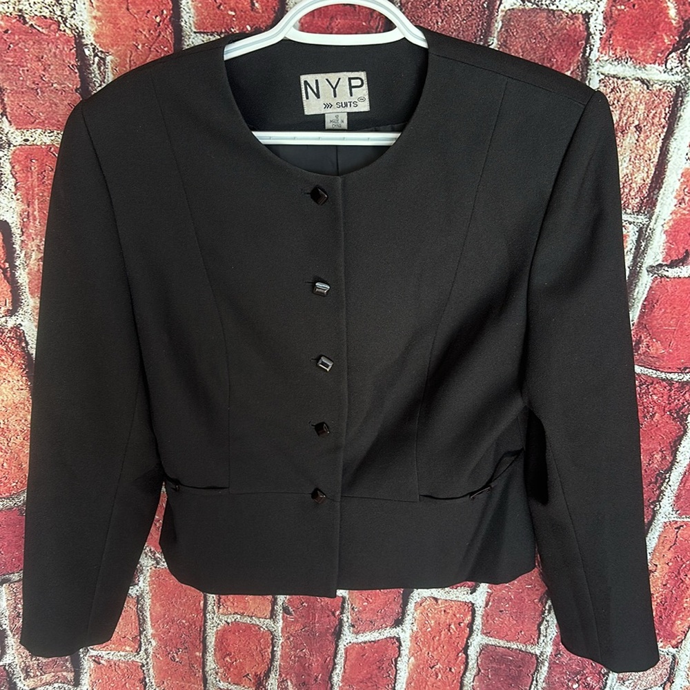 Vintage NYP suits women’s blazers jacket size 10 ( tag is 12 but fits like 10 )